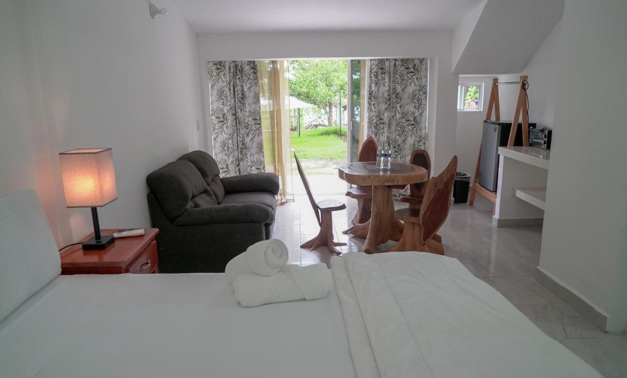 Suites Pancho Villas Bacalar - Lagoon View Exterior foto